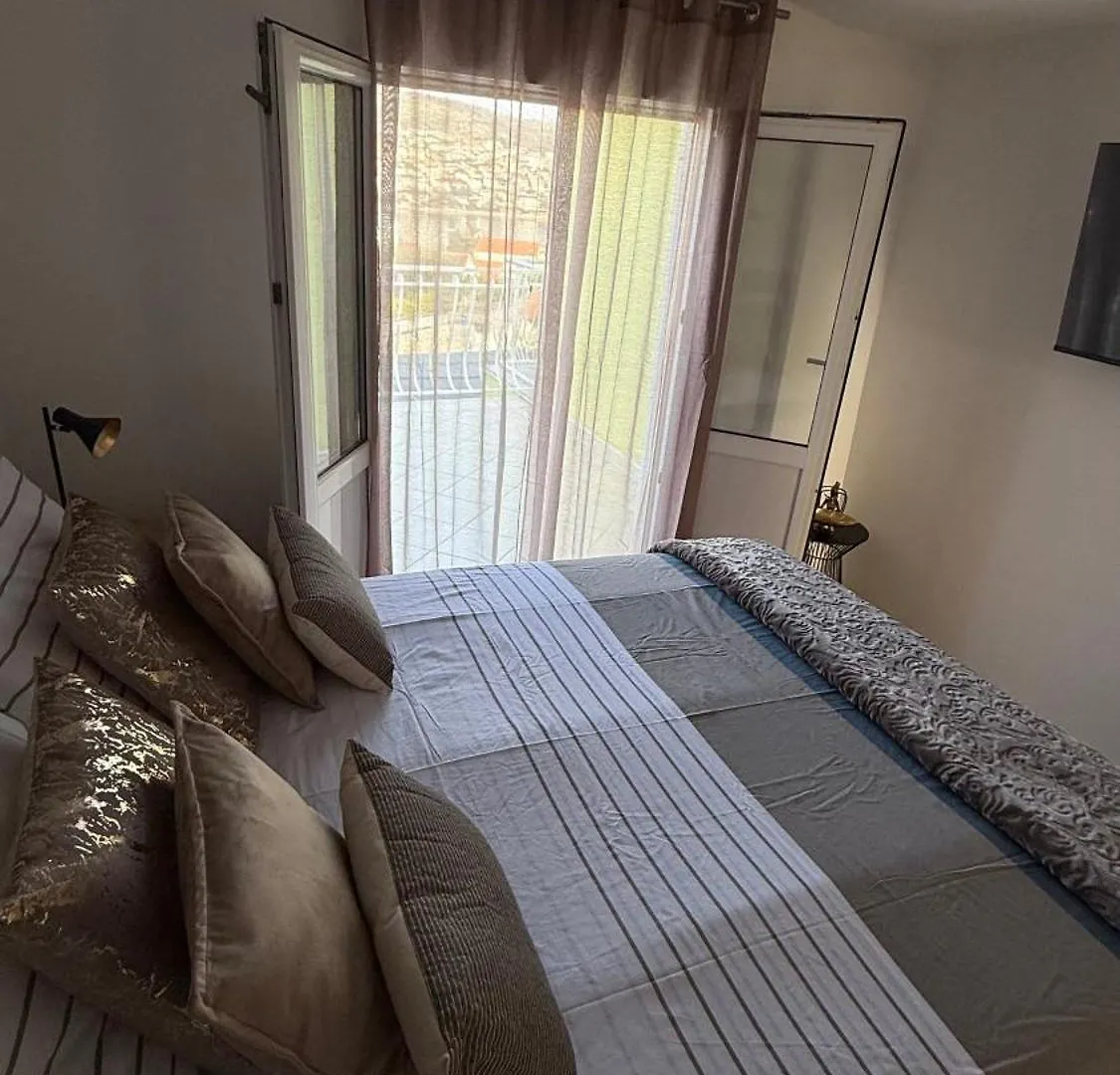 Apartments Petar - Parking And Seaview تروغير